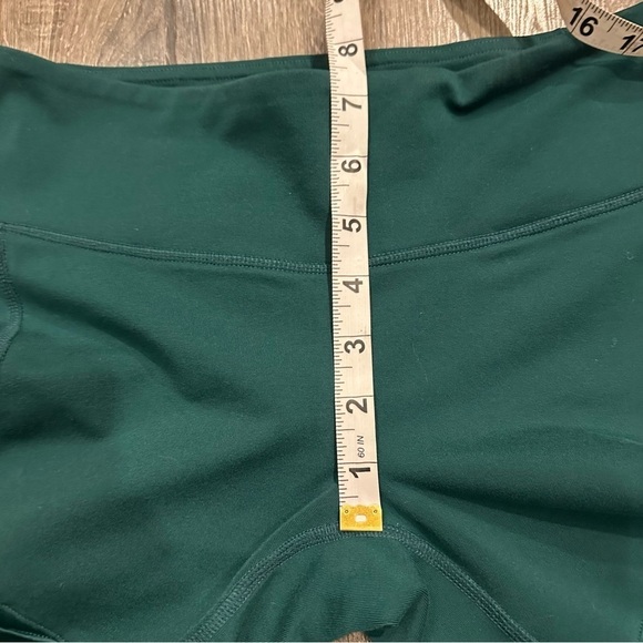 Alo Yoga Pants High Waisted Moto Leggings Size XS Green Workout Gym Activewear - Picture 11 of 12